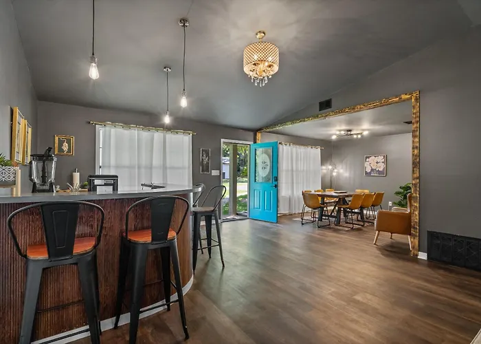 Oakside Retreat 35 Guests-6 Units Unique * Pensacola