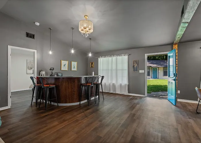 Oakside Retreat 35 Guests-6 Units Unique Holiday home Pensacola