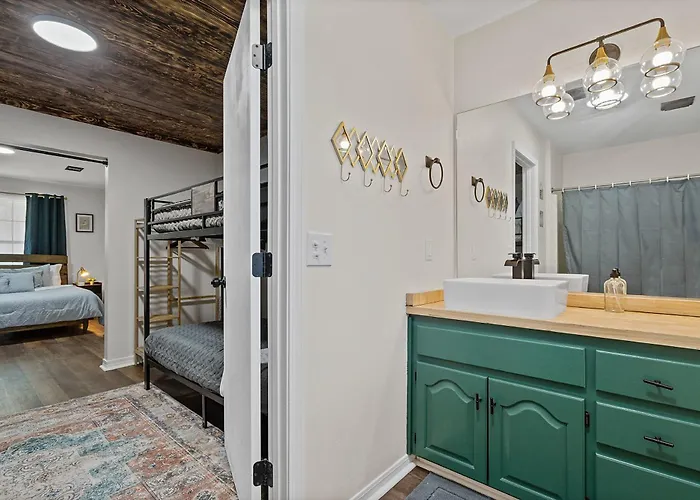 Oakside Retreat 35 Guests-6 Units Unique