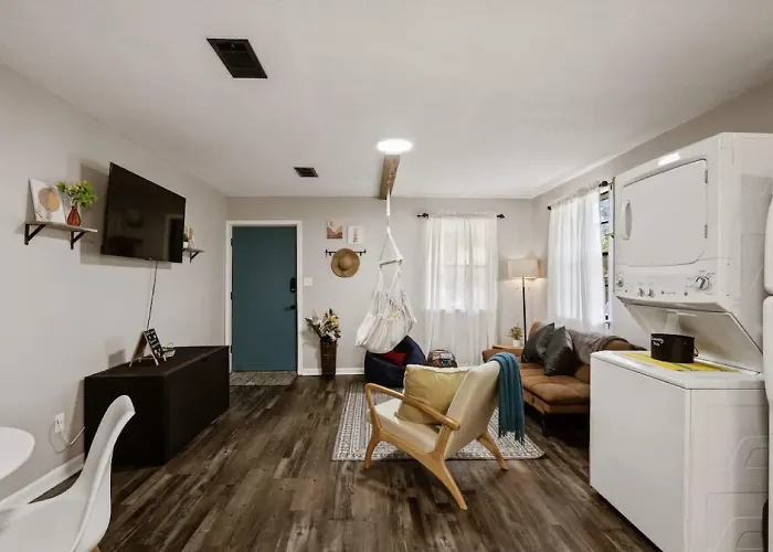Oakside Retreat 35 Guests-6 Units Unique Holiday home *